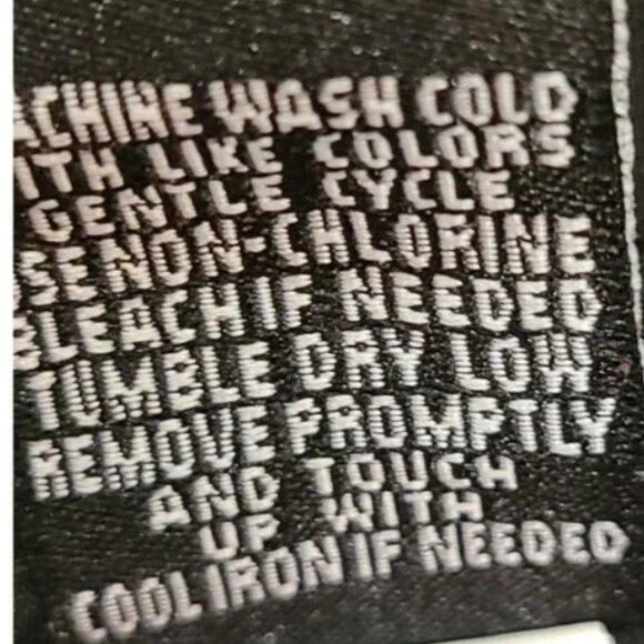 NWOT Black w/ Yellow Rose Print TORRID Sleeveless Blouse Size 2 - Picture 7 of 7